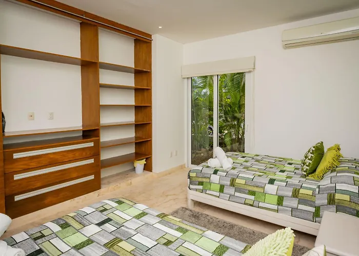 Magnificent 2 Blocks From The And 5th Ave * Playa del Carmen